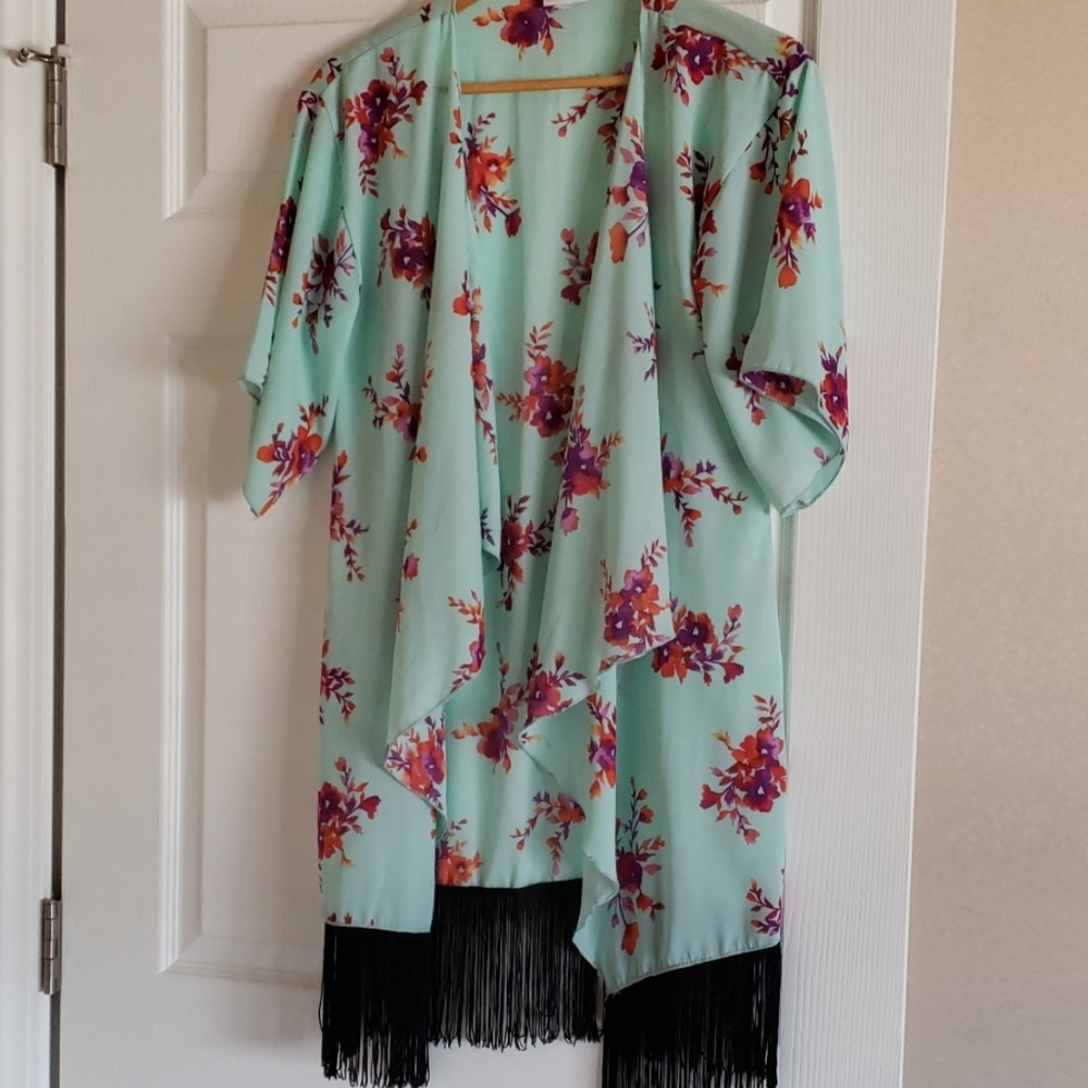 Lularoe monroe kimono